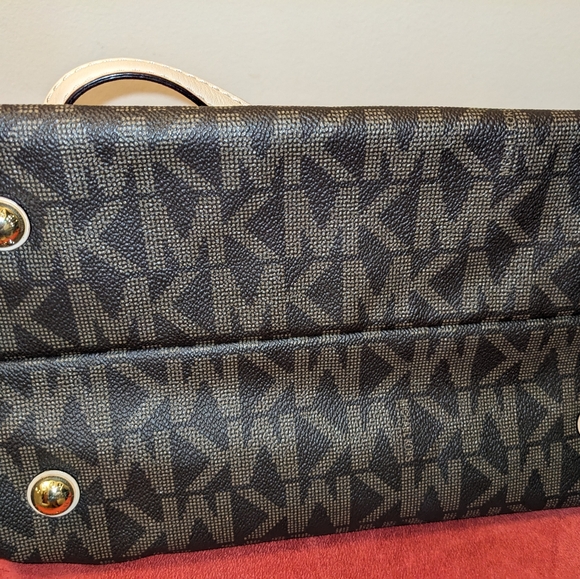 Authentic Michael Kors Grayson Satchel Bag - Picture 5 of 15